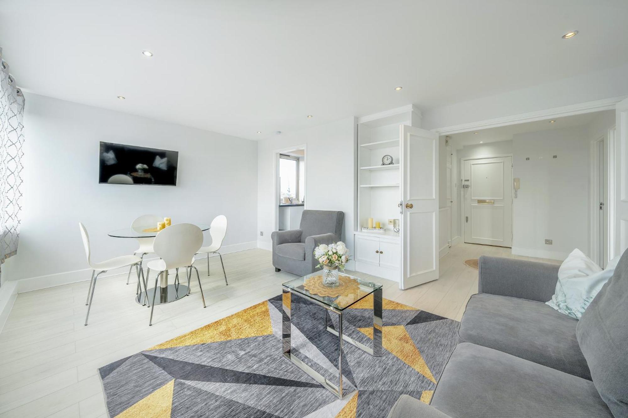 Stunning Flat In Chelsea, Kings Road With Balcony Apartment London Exterior photo