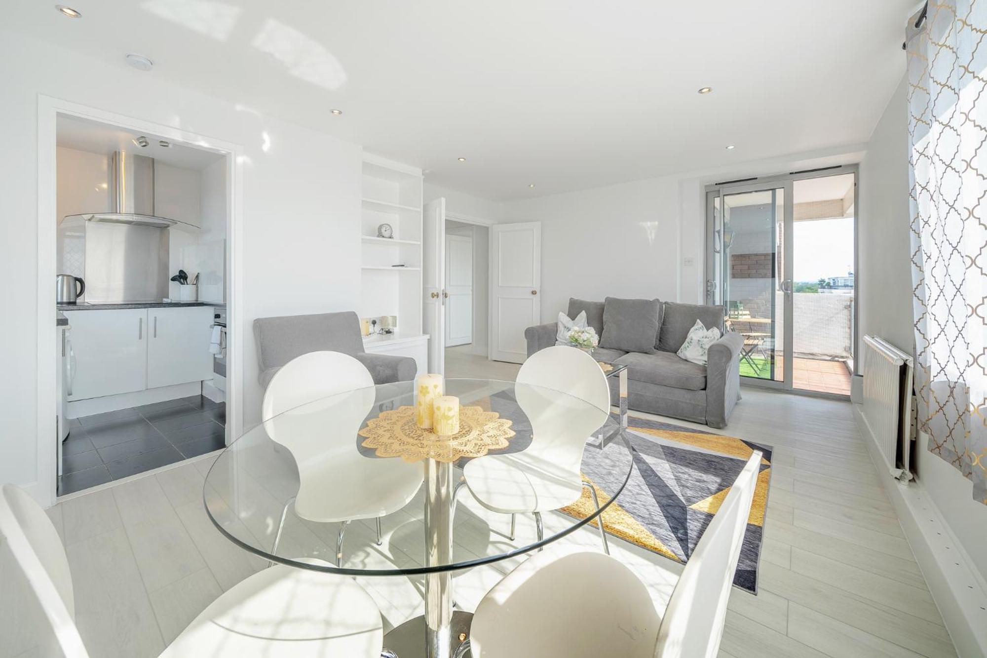 Stunning Flat In Chelsea, Kings Road With Balcony Apartment London Exterior photo